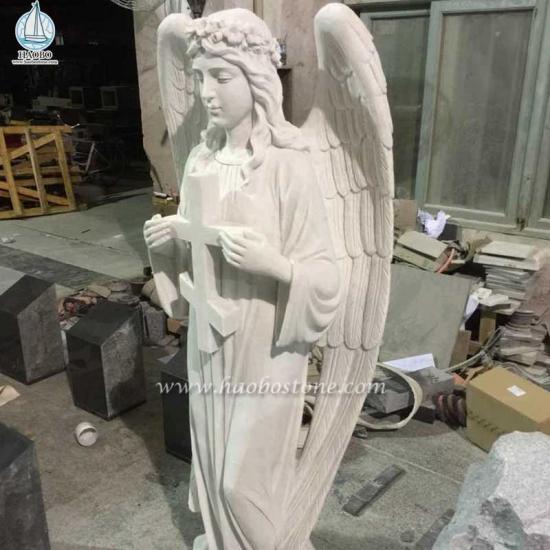 Croix en marbre avec sculpture d'ange