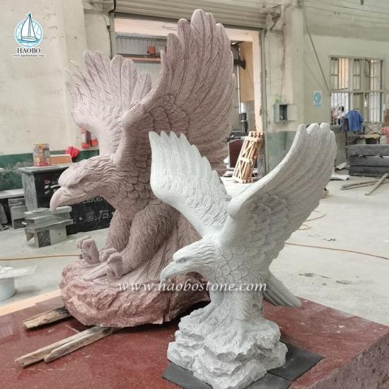 sculpture d'aigle en pierre de jardin