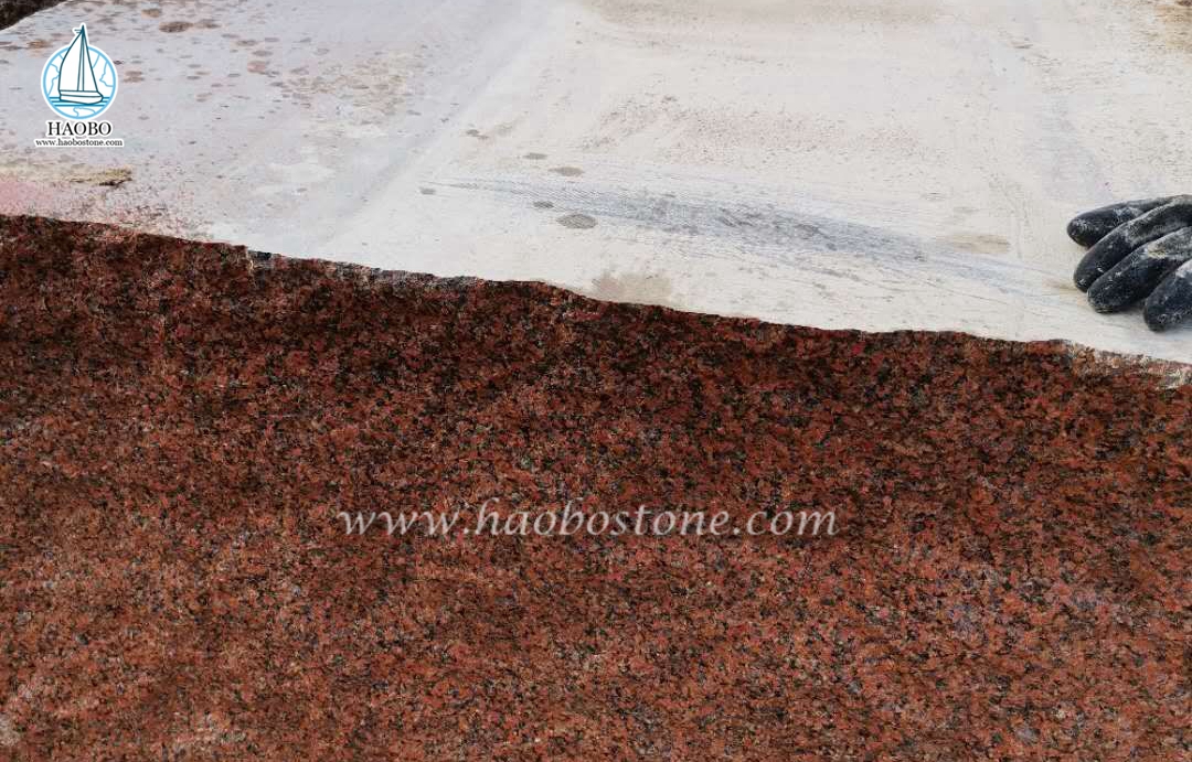 Le nouveau granit rouge en Inde est sur vente. 